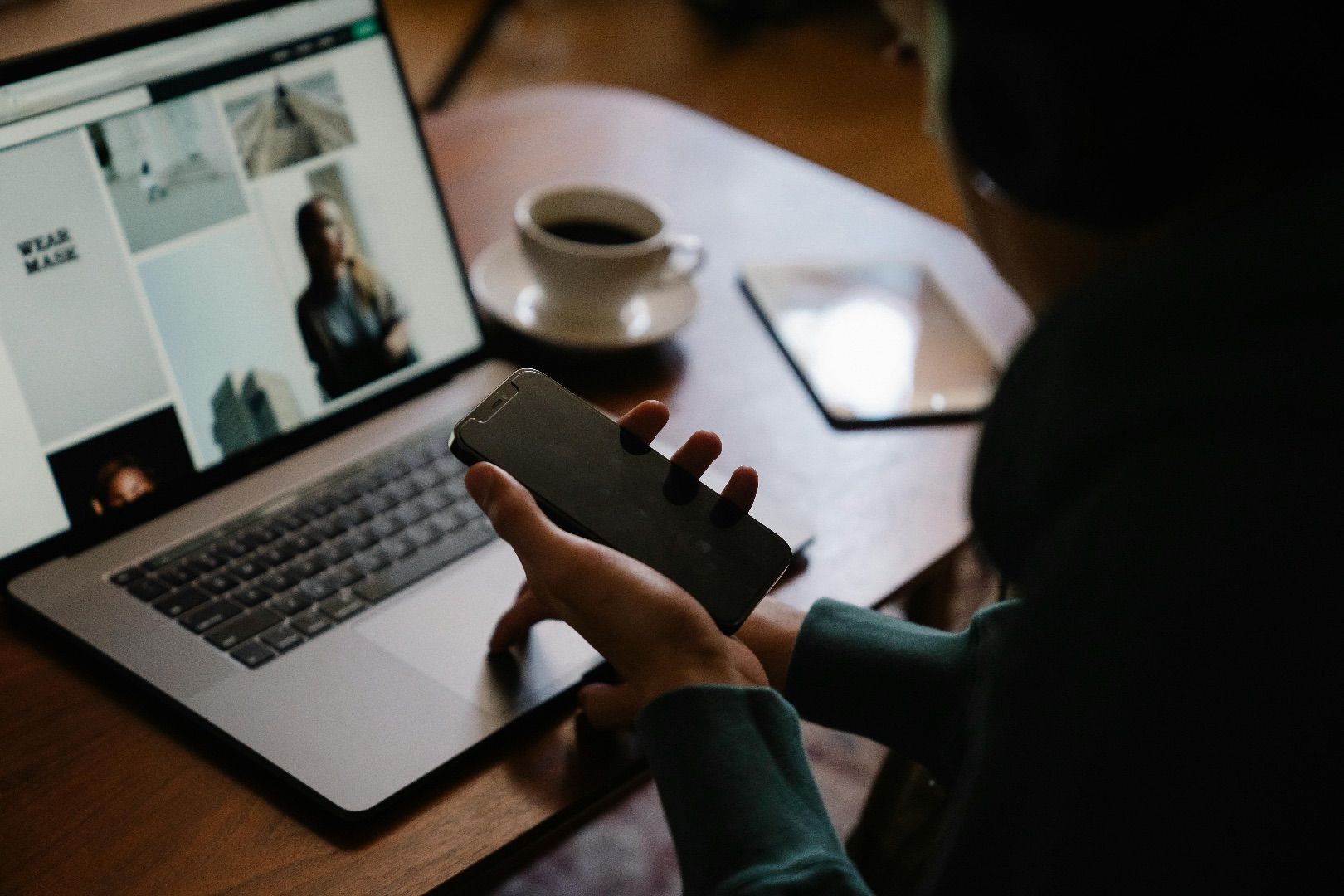 Help iemand op weg in de digitale wereld – in 1 uur per week!